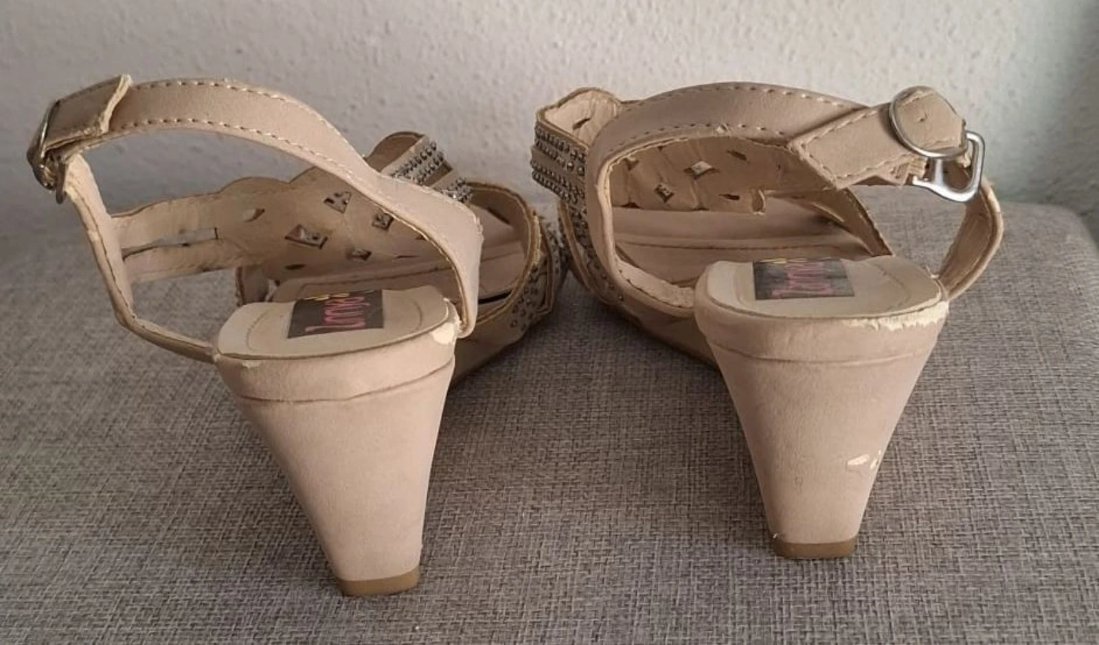 Beige wiggesandalen met strasssteentjes limited edition Y2K – photo 7